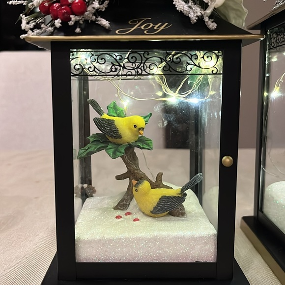 Beautiful decorative light up lantern with birds in snow. AAA batteries included - Picture 3 of 4